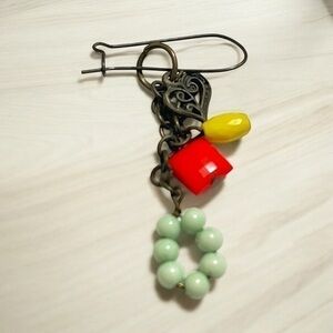 Vibrant Charm Brooch: Express Your Style!🌟